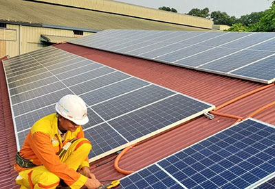 Investitori montaj panouri solare